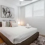 Beautifully Renovated Two Bedroom Apartment - Coasthm