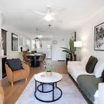 Beautifully Renovated Two Bedroom Apartment - Coasthm